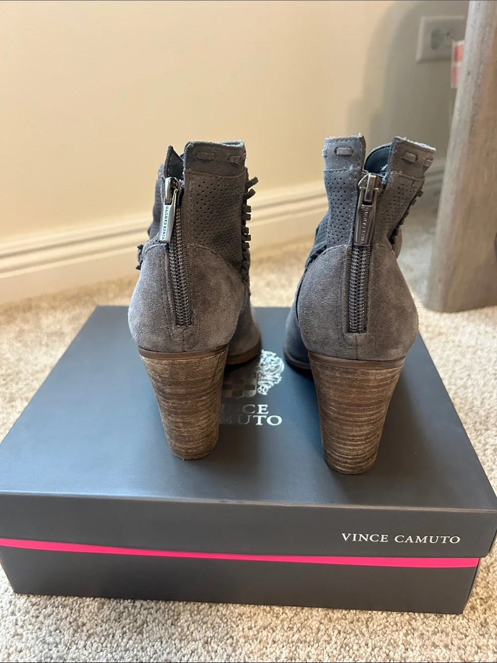 Vince Camuto VC- FretziaCharcoal Suede Ankle Boots size 8
